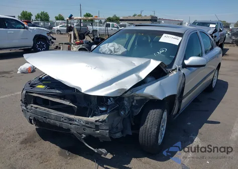 2001 Volvo S60 2.4 from USA, damaged, VIN YV1RS61N812008524